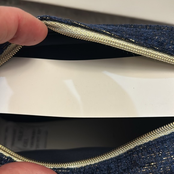 Chanel Beauty pouch in gold foil and Jean print. Unbranded strap - Picture 8 of 8
